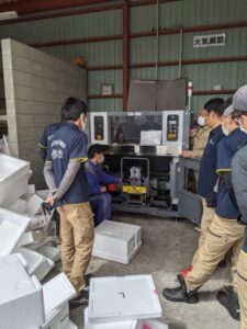 メーカーの方からの注意点やメンテナンス方法など指導風景